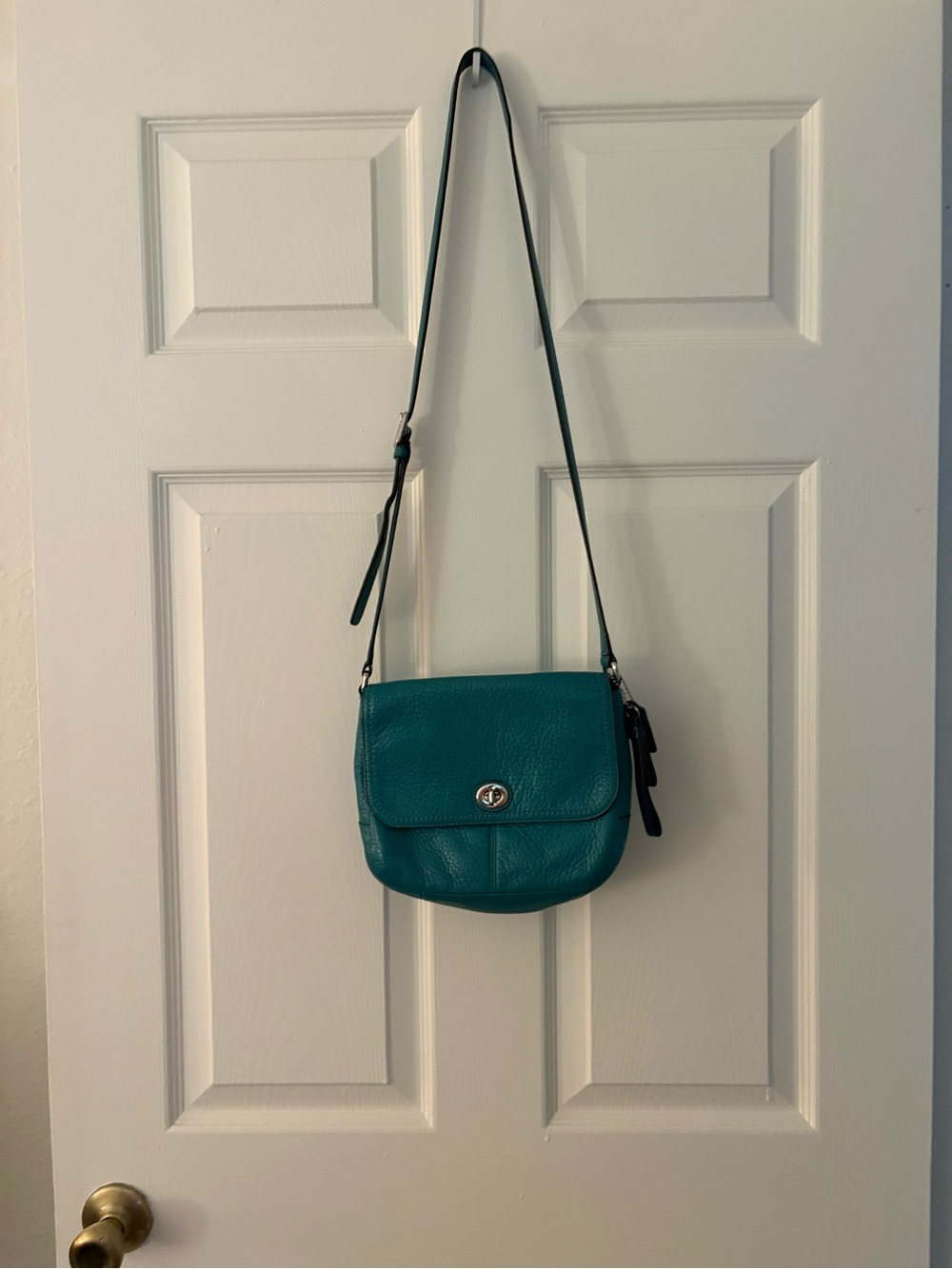 COACH F23663 Park Taylor Jade Green Pebble Leather Turn Lock Flap Messenger
